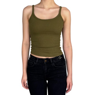 Top básico verde oliva