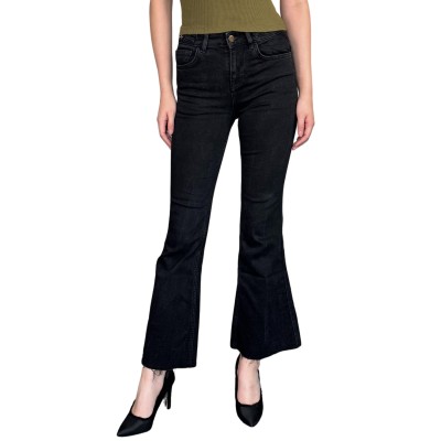 Jeans negros con detalle dorado